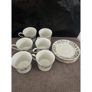 Royal Limited HOLLY HOLIDAY Tea Coffee Cups & Saucers Japan